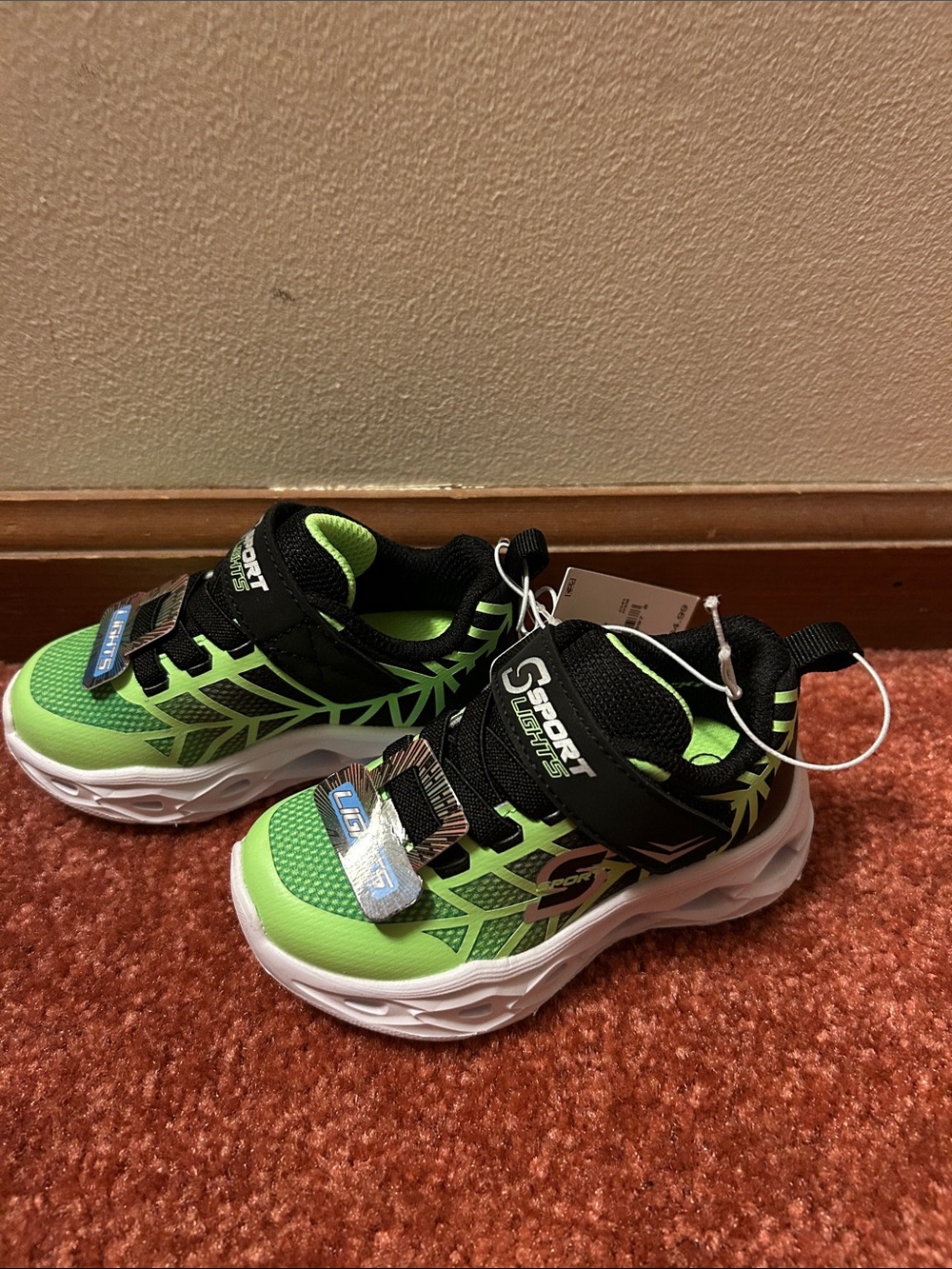 Skechers Kids Light-Up Athletic Sneakers in Green and Black baby size 5